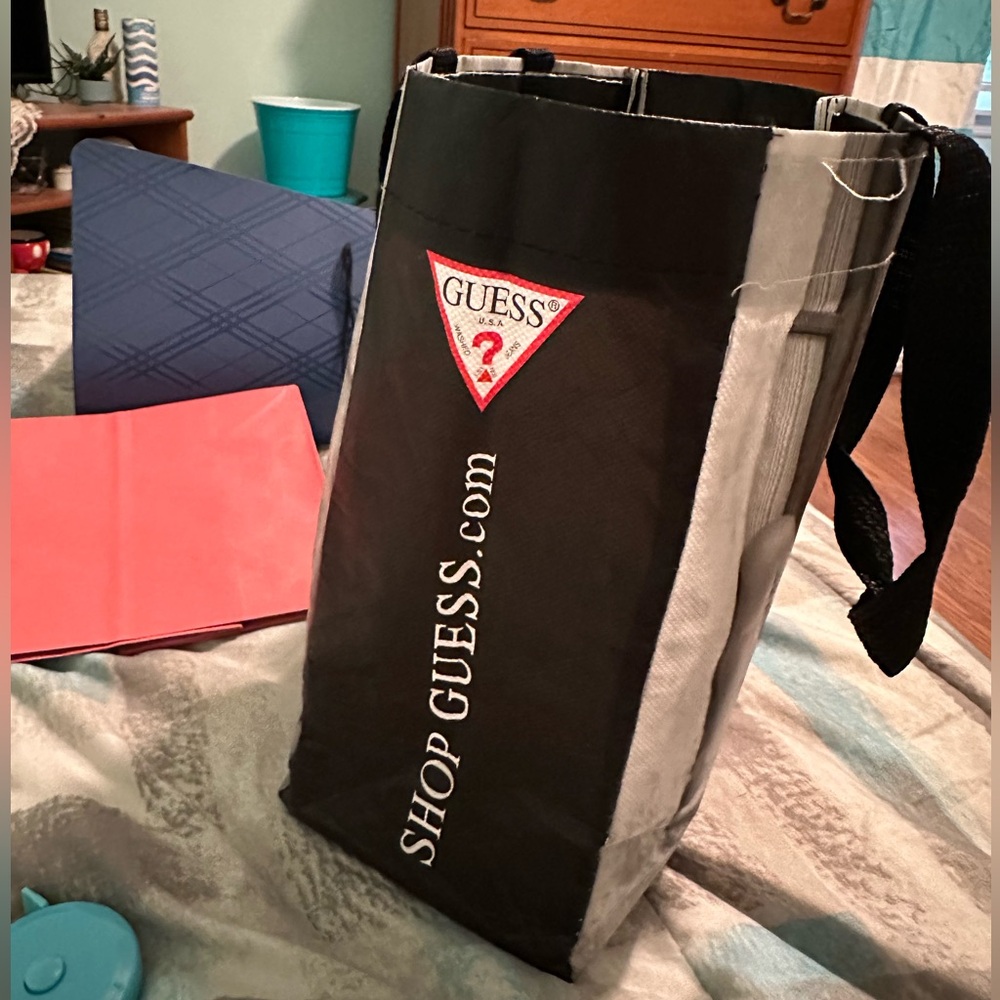 GUESS Mini Tote Bag ft. Sophia Loren - Picture 4 of 9